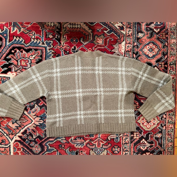 Everlane THE ALPACA V-NECK CROPPED CARDIGAN in lightest taupe — Women’s Medium - Picture 9 of 11